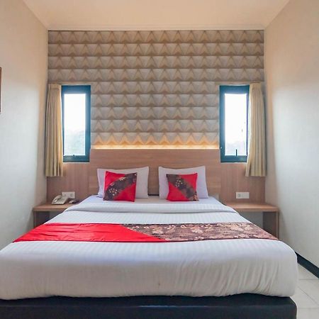 Cihampelas Hotel 2 Mitra Reddoorz Bandung Exterior photo