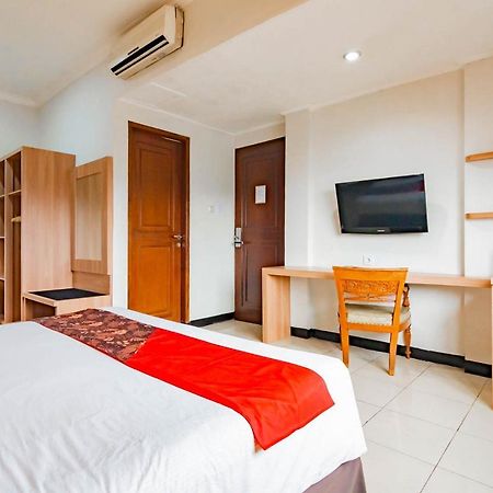 Cihampelas Hotel 2 Mitra Reddoorz Bandung Exterior photo