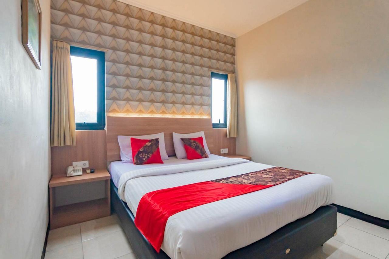 Cihampelas Hotel 2 Mitra Reddoorz Bandung Exterior photo