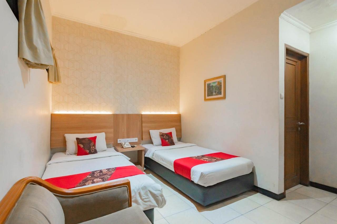 Cihampelas Hotel 2 Mitra Reddoorz Bandung Exterior photo