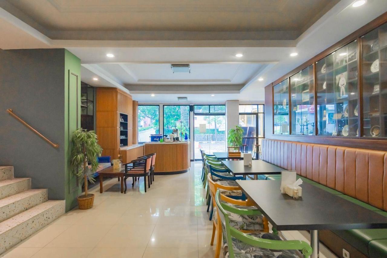 Cihampelas Hotel 2 Mitra Reddoorz Bandung Exterior photo