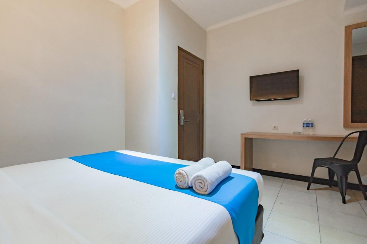 Cihampelas Hotel 2 Mitra Reddoorz Bandung Exterior photo
